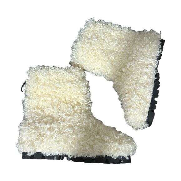 Off White Fuzzy Ankle Booties Slippers Size M NWOT - Picture 1 of 3